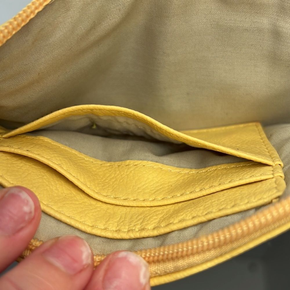 Follow Me Handbag   - Picture 3 of 9